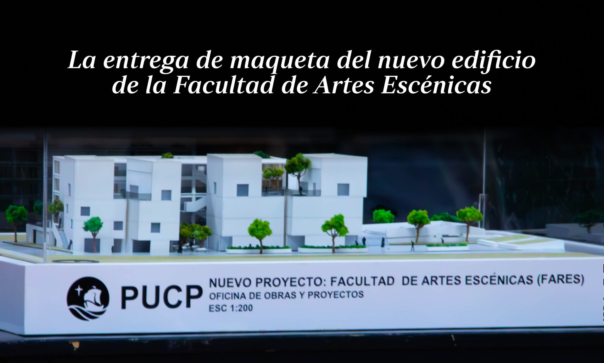 Entrega de la maqueta del nuevo edificio de la Facultad de Artes Escénicas
